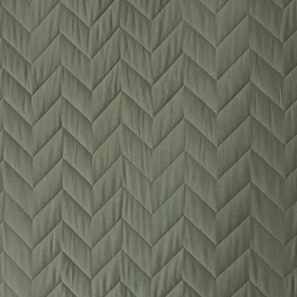 Nexhome Queen Quilt Set Lightweight Bedspreads Soft Microfiber Reversible Quilted Bed Cover Olive Green Modern Style Polyline Pattern Bedding Set for All Season 3 Pieces (1 Quilt, 2 Pillow Shams)