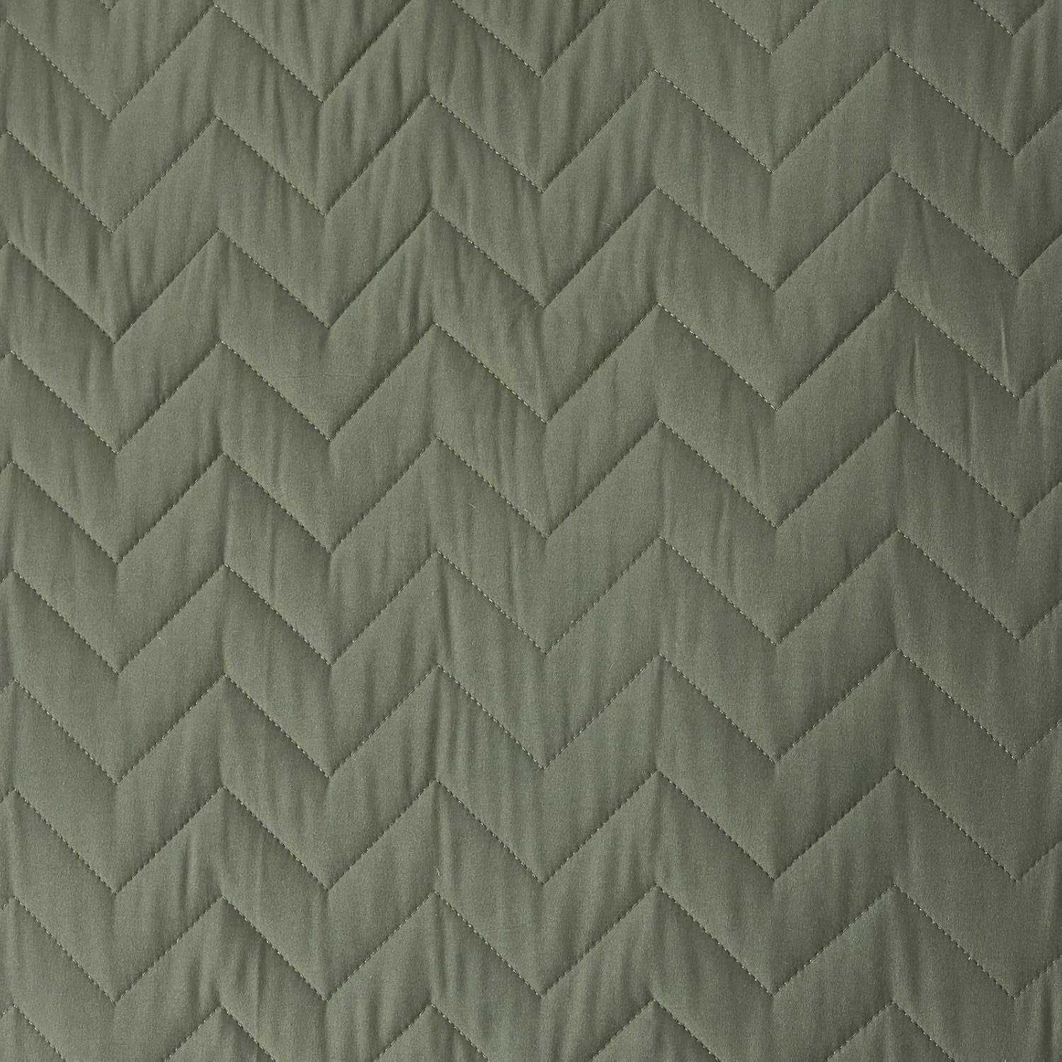 Nexhome Queen Quilt Set Lightweight Bedspreads Soft Microfiber Reversible Quilted Bed Cover Olive Green Modern Style Polyline Pattern Bedding Set for All Season 3 Pieces (1 Quilt, 2 Pillow Shams)